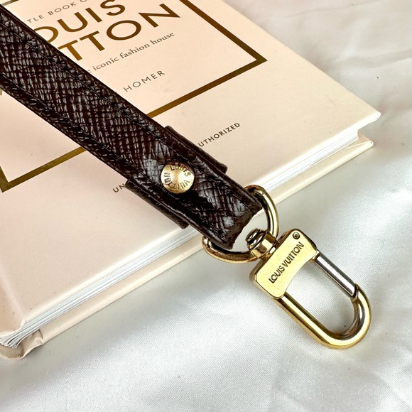 Louis Vuitton Brown Taiga Leather Wristlet Strap - Picture 4 of 6
